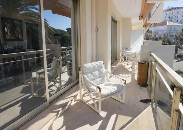 Апартаменты Les Terrasses De La Pinede, T3, 4p, & Pinede